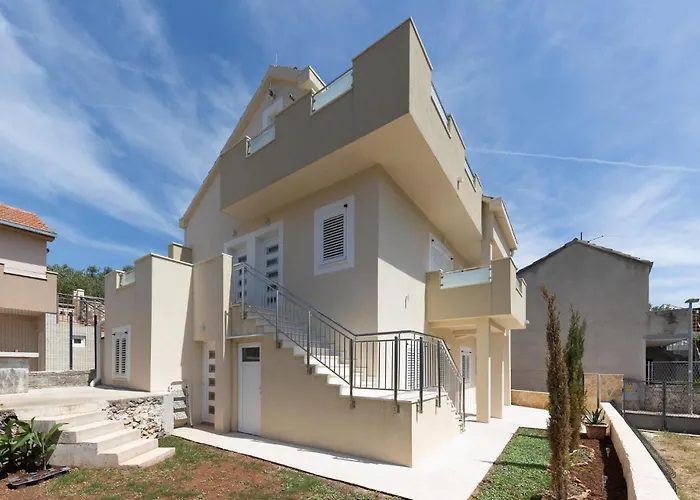2 Bedroom Gorgeous In Appartement *