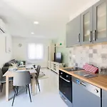 2 Bedroom Gorgeous In *
