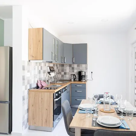2 Bedroom Gorgeous In דירה