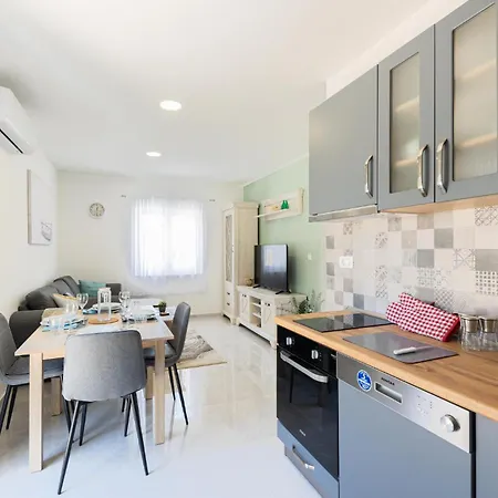 2 Bedroom Gorgeous In *